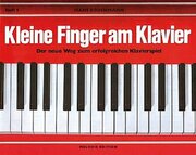 Kleine Finger am Klavier 1