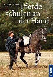 Pferde schulen an der Hand