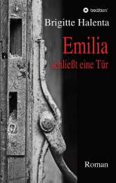 Emilia schließt eine Tür