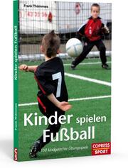 Kinder spielen Fußball - Cover