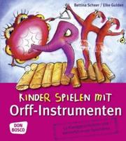 Kinder spielen mit Orff-Instrumenten