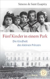 Fünf Kinder in einem Park